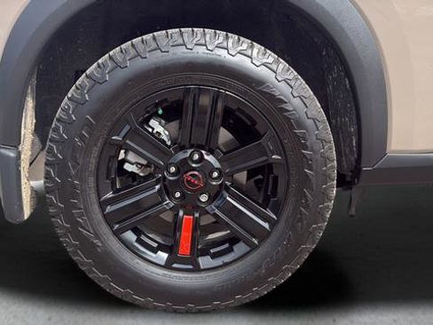 Used 2025 Nissan Rogue SV image 24