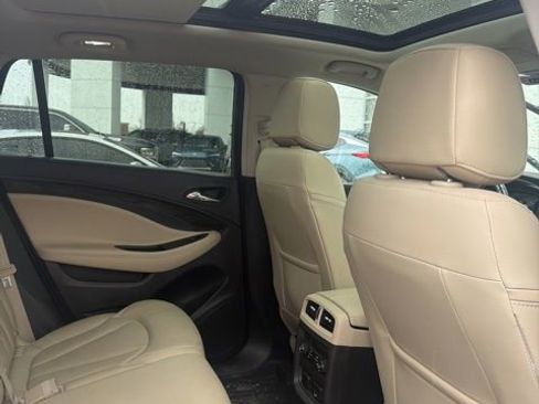 Used 2020 Buick Envision Essence image 6