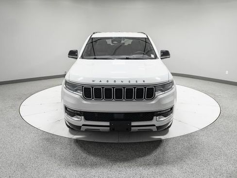 Used 2024 Jeep Wagoneer L Series II w/ Flexible Seating Group AWD/4WD image 32