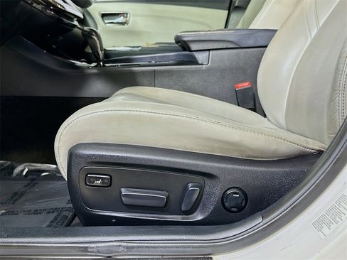 Used 2014 Toyota Avalon Limited image 23