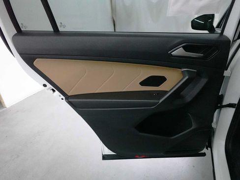Used 2024 Volkswagen Tiguan SE w/ Panoramic Sunroof Package AWD/4WD image 25