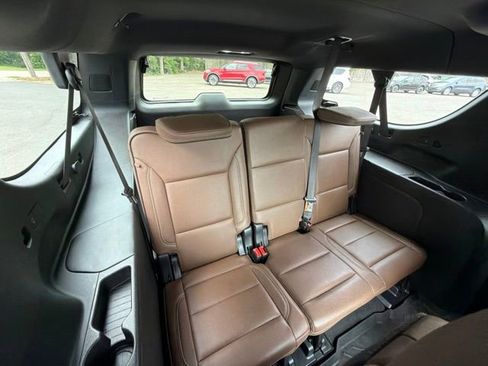 Used 2025 Chevrolet Suburban High Country AWD/4WD image 35