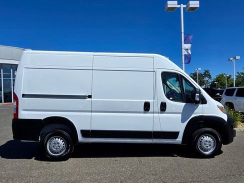 Used 2025 RAM ProMaster 2500 FWD image 7