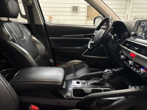 Used 2020 Kia Telluride S AWD/4WD image 28