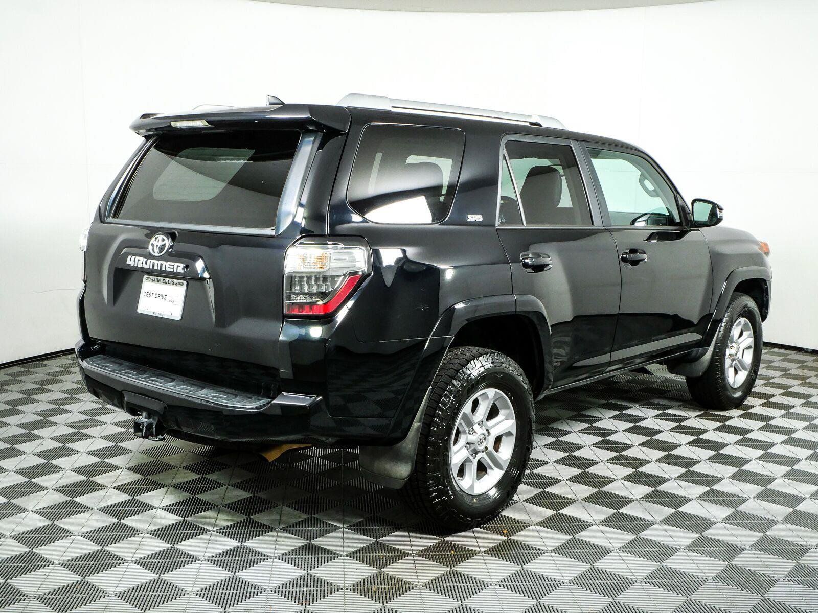 Used 2018 Toyota 4Runner SR5 Premium AWD/4WD image 3