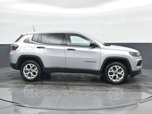 Used 2025 Jeep Compass Sport w/ Mopar Graphics Package AWD/4WD image 5