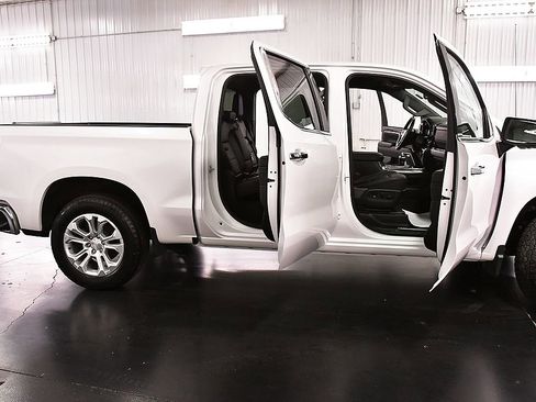 Used 2023 Chevrolet Silverado 1500 LTZ w/ Z71 Off-Road Package AWD/4WD image 30