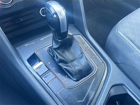 Used 2018 Volkswagen Tiguan S image 17