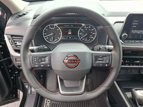 Used 2025 Nissan Rogue SV AWD/4WD image 19
