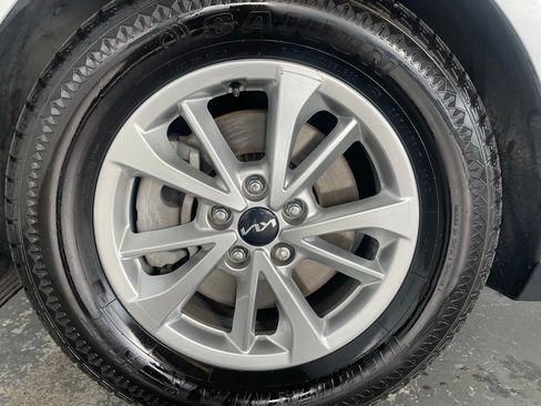 Used 2024 Kia Carnival LX image 67