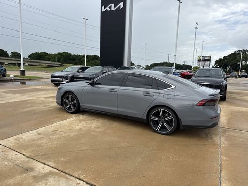 Used 2024 Honda Accord Sport image 11