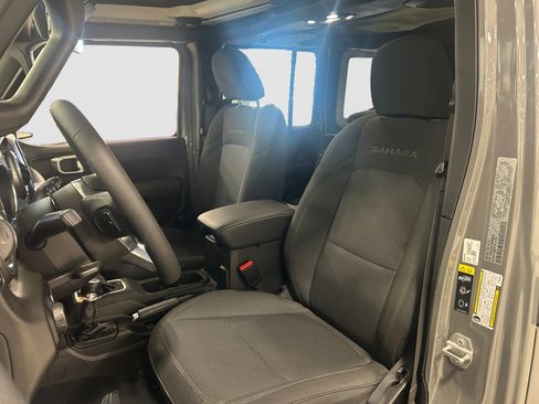 Used 2023 Jeep Wrangler Unlimited Sahara AWD/4WD image 12