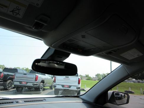 Used 2020 GMC Terrain SLE w/ Driver Convenience Package FWD image 27