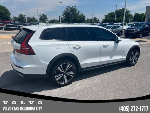 Certified 2026 Volvo V60 B5 Cross Country Plus w/ Climate Package AWD/4WD image 5