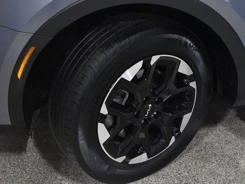 Used 2024 Kia Sorento S image 11