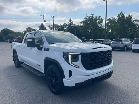 Used 2022 GMC Sierra 1500 Elevation w/ LPO, Elevation Black Package AWD/4WD image 13
