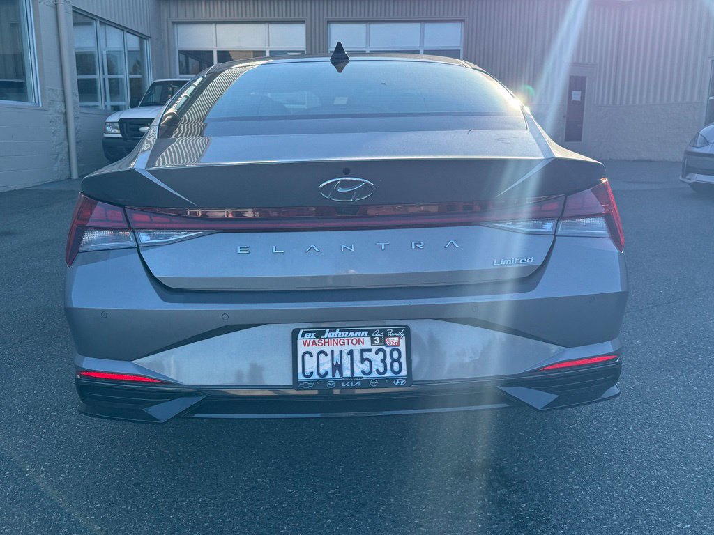 Certified 2022 Hyundai Elantra Limited FWD image 4