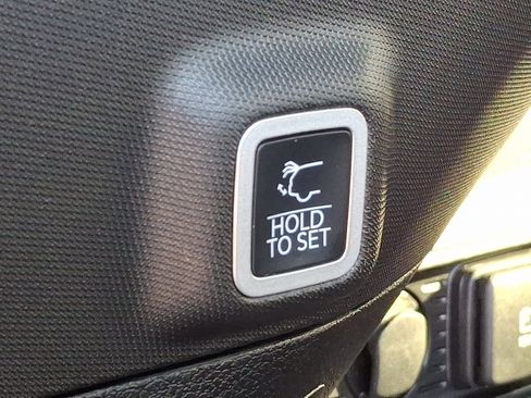 Certified 2025 Jeep Grand Cherokee Limited image 30