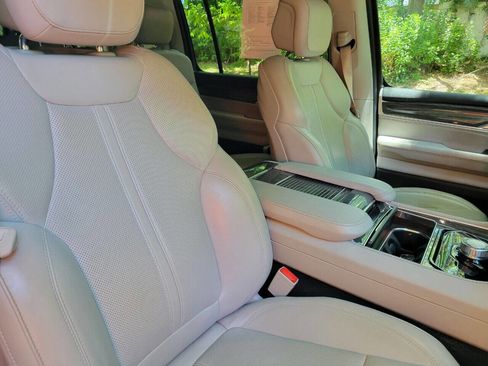 Used 2022 Jeep Wagoneer Series II image 10