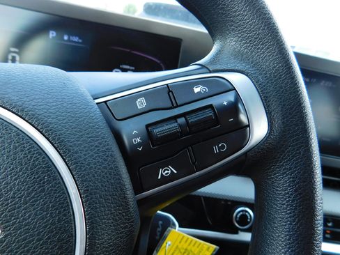 Used 2023 Kia Sportage LX FWD image 23