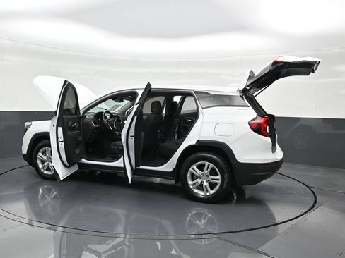 Used 2024 GMC Terrain SLE FWD image 32
