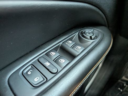 Used 2019 Jeep Compass Latitude AWD/4WD image 38