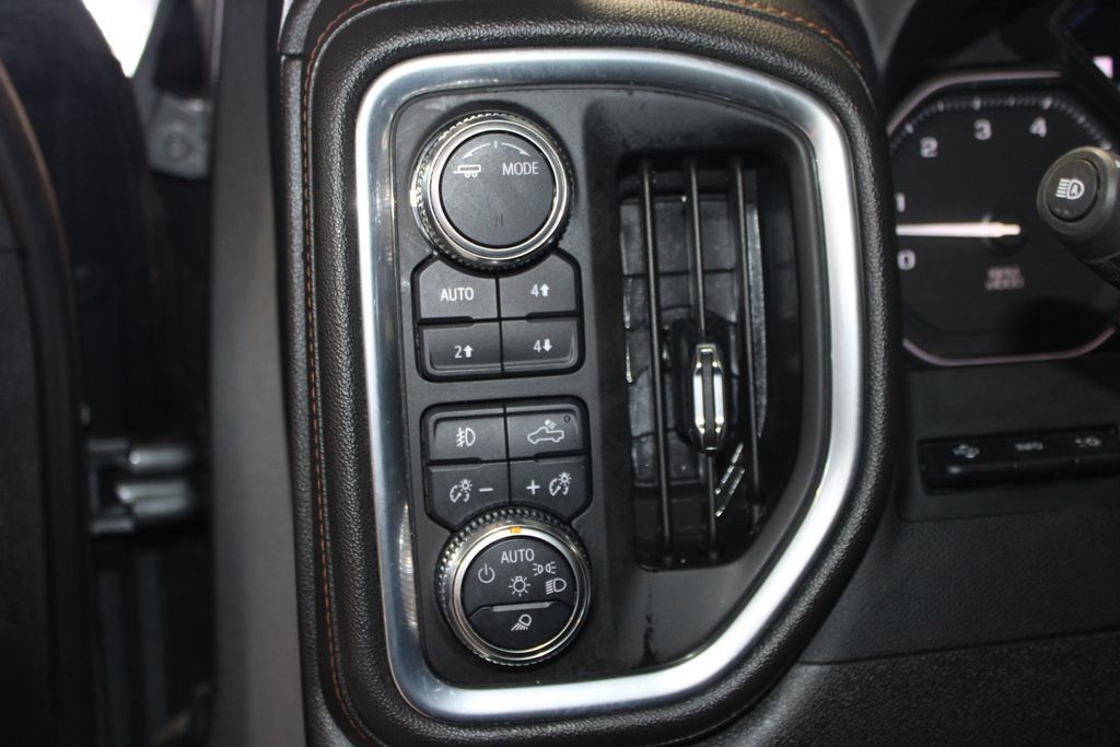 Used 2022 GMC Sierra 1500 AT4 w/ Technology Package AWD/4WD image 7