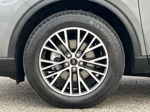 Certified 2025 Ford Escape SE w/ PHEV Premium Package image 27