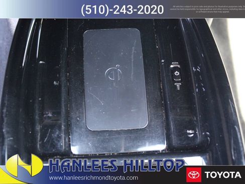 Used 2022 Toyota Prius XLE FWD image 20