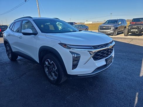 Used 2024 Chevrolet Trax LT image 9