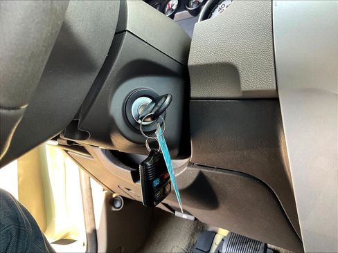 Used 2010 Ford Focus SE FWD image 35