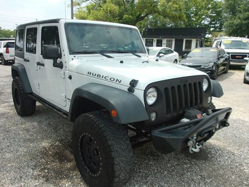 Used 2015 Jeep Wrangler Unlimited Rubicon w/ Connectivity Group AWD/4WD image 3