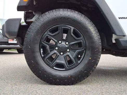 Used 2017 Jeep Wrangler Sport AWD/4WD image 9