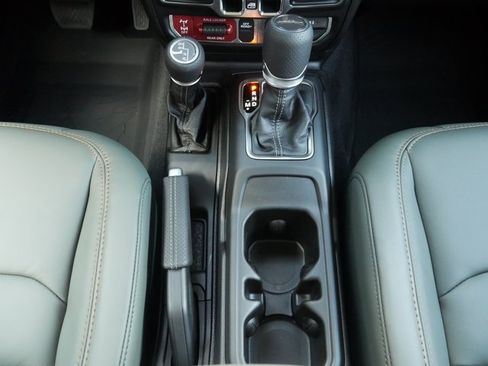 New 2025 Jeep Gladiator Mojave w/ Convenience Group image 23