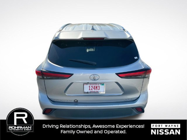 Used 2021 Toyota Highlander XLE AWD/4WD image 32