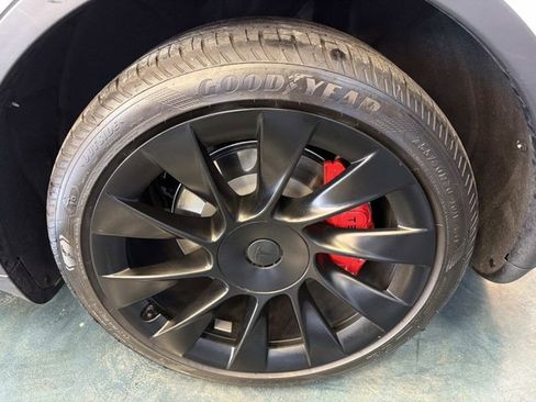 Used 2025 Tesla Model Y Long Range image 31