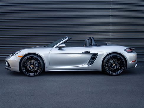 Certified 2024 Porsche 718 Boxster image 2