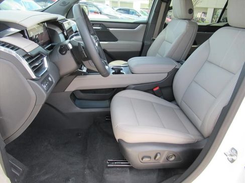 New 2026 GMC Acadia Elevation w/ Elevation Premium Package FWD image 17