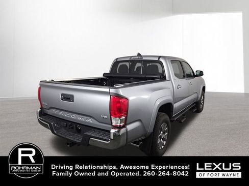Used 2017 Toyota Tacoma SR5 w/ Tow Package AWD/4WD image 7