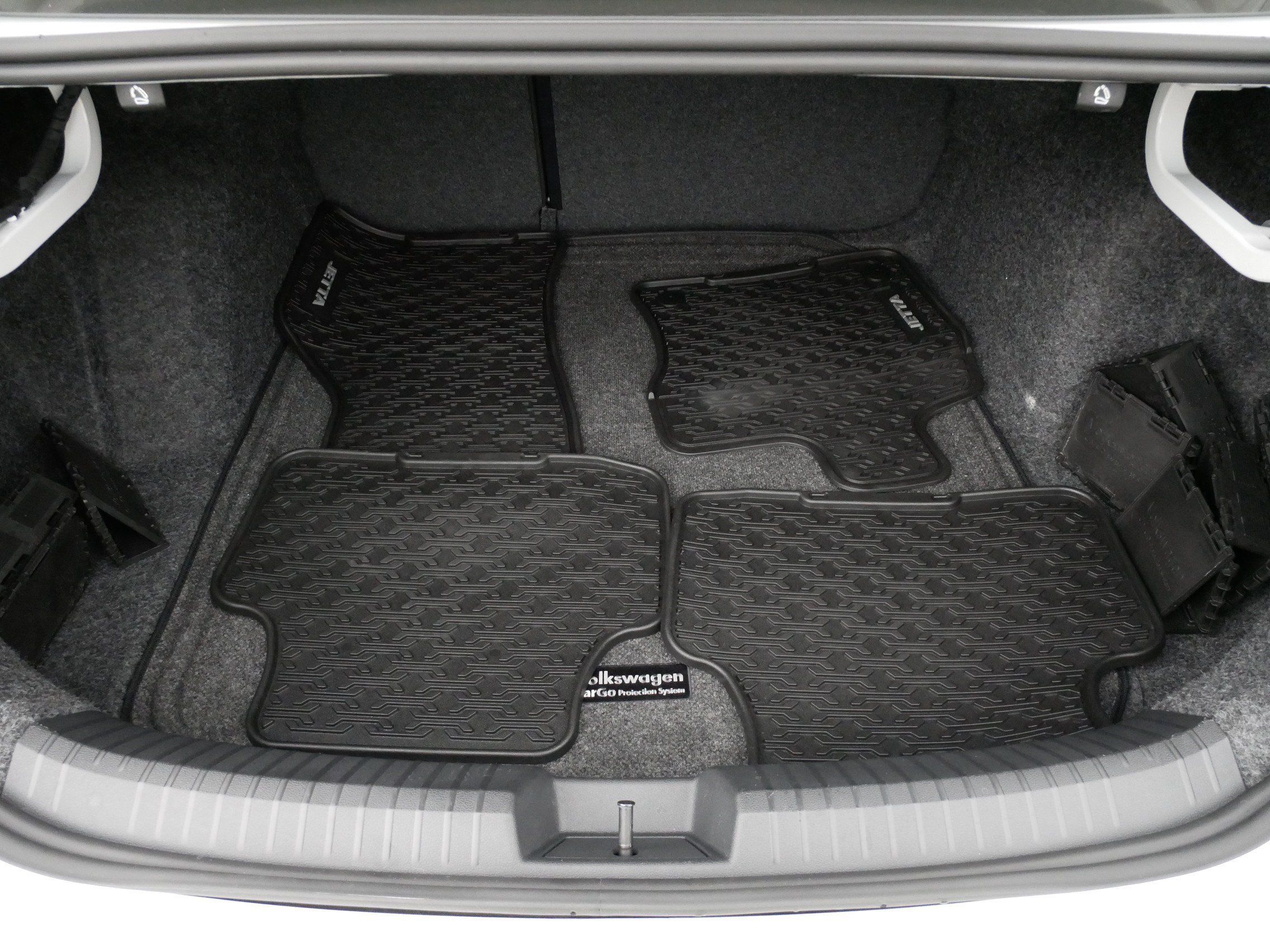 Certified 2026 Volkswagen Jetta SEL FWD image 18