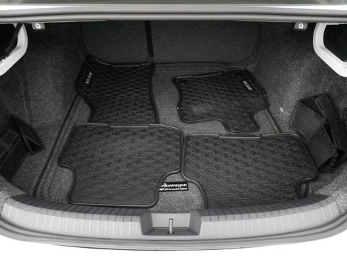Used 2026 Volkswagen Jetta SEL FWD image 18