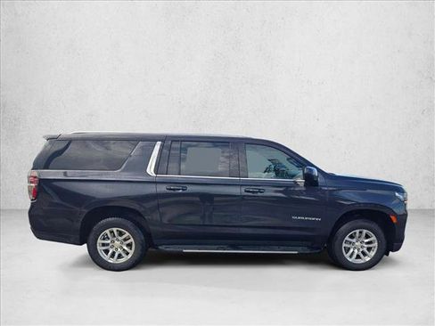 Used 2024 Chevrolet Suburban LT RWD image 4