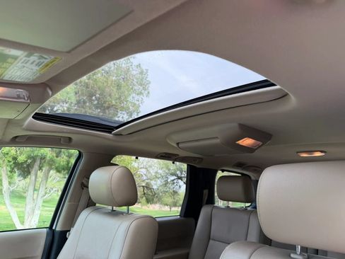 Used 2016 Toyota Sequoia Platinum RWD image 18