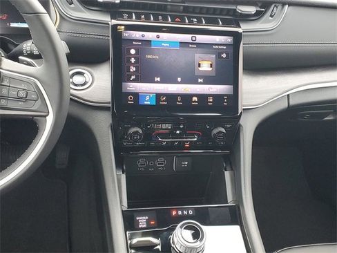 New 2025 Jeep Grand Cherokee Limited w/ Trailer Tow Package image 15