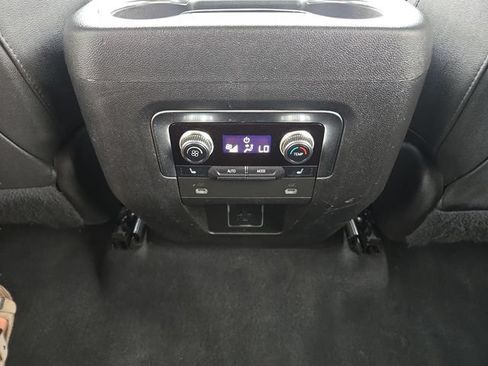 Used 2022 GMC Yukon XL AT4 w/ Technology Package AWD/4WD image 11
