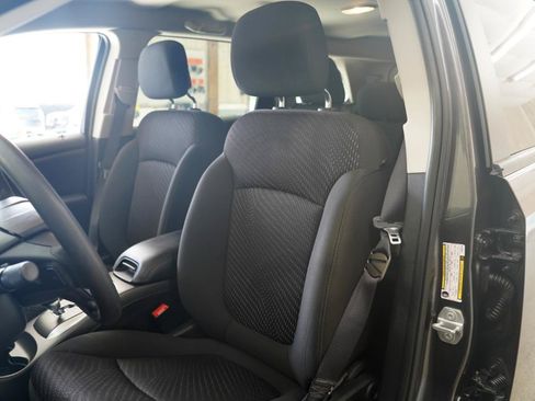 Used 2019 Dodge Journey SE FWD image 26