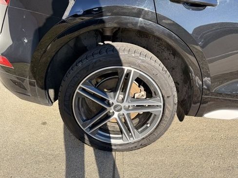 Used 2021 Audi Q5 e Premium Plus w/ Premium Plus Package image 12