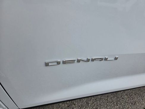 New 2026 GMC Acadia Denali w/ Super Cruise Package image 3