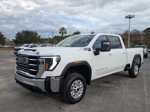 New 2026 GMC Sierra 2500 SLE image 8