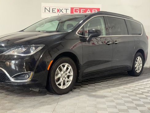 Used 2017 Chrysler Pacifica Touring Plus w/ Security Group FWD image 3
